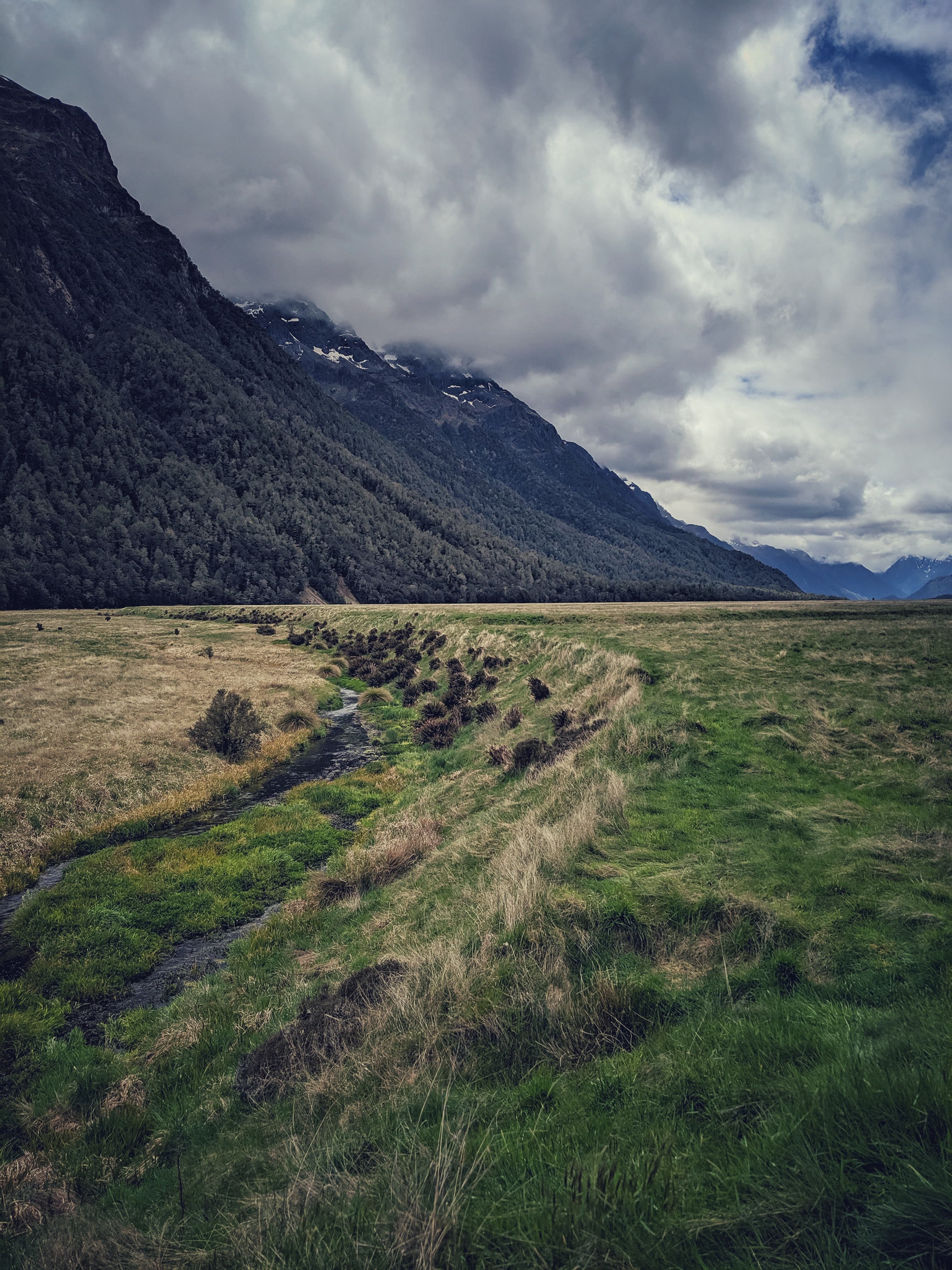 Mist in the mountains of the Eglinton Valley in New Zealand